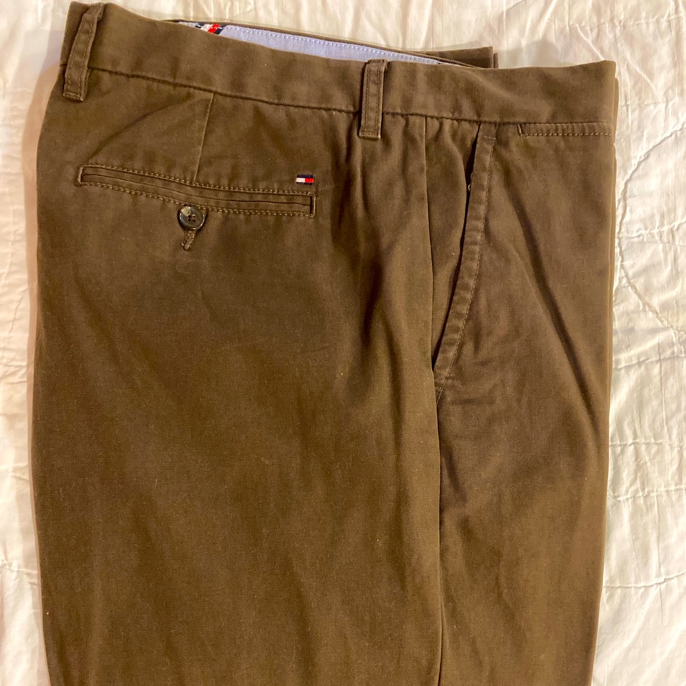 Men’s Tommy Hilfiger khaki type pants